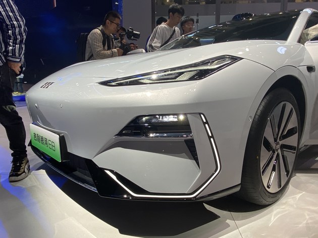 2023广州车展吉利银河E8实拍 搭载45英寸8K大屏(图3)