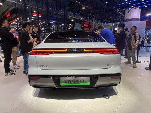 2023广州车展吉利银河E8实拍 搭载45英寸8K大屏(图6)