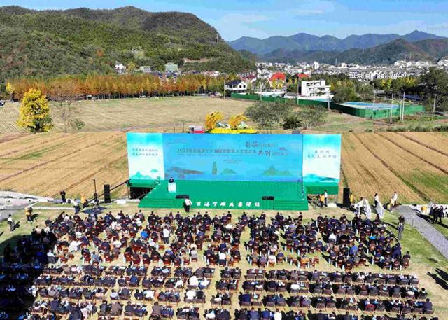 2023安吉县第十六届投资贸易人才洽谈会开幕(图1)