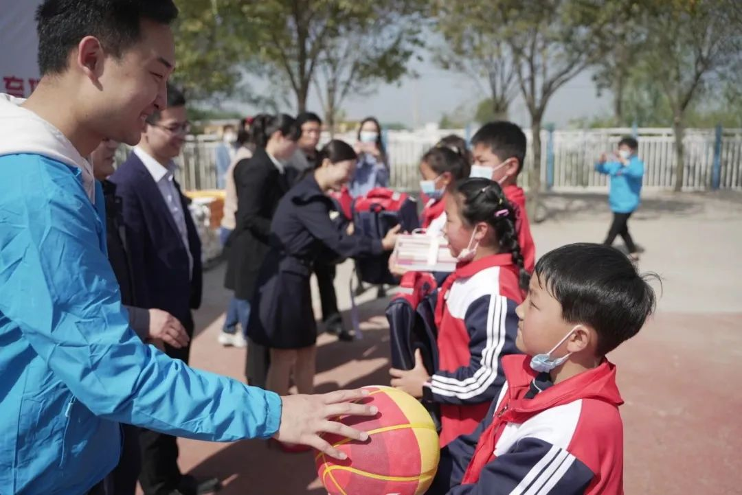 艾多美中国荣获“2023社会责任（CSR）模范企业”荣誉称号(图2)