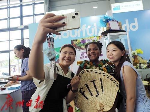 北呼南应“国家队” ④|“开放之门”的对话:中国国际服务贸易交易会“连线”中国进出口商品交易会(图6) 北呼南应“国家队” ④|“开放之门”的对话:中国国际服务贸易交易会“连线”中国进出口商品交易会(图6)