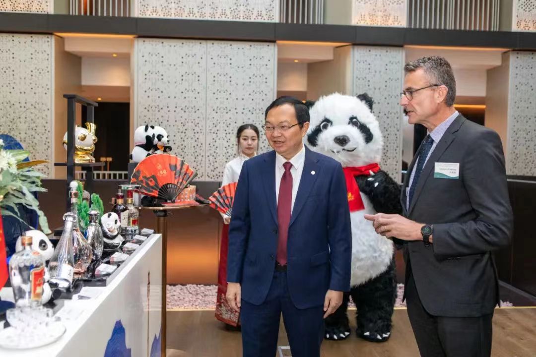 中国酒出海周报茅台2023年出口额占行业比重下降；五粮液和南半球酒企合作；日本侍酒师团考察古越龙山(图1)