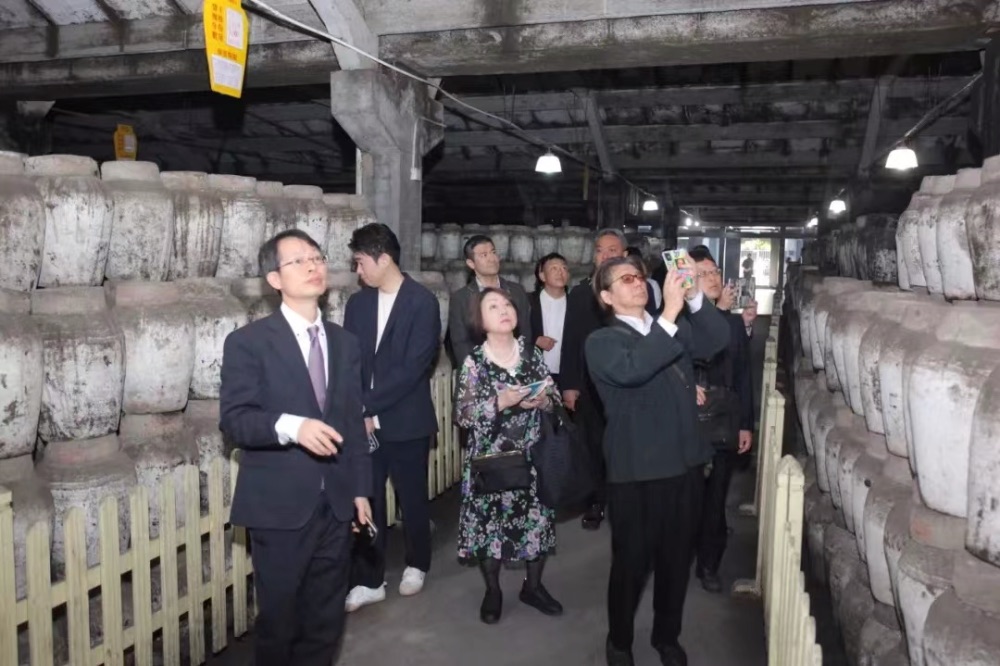 中国酒出海周报茅台2023年出口额占行业比重下降；五粮液和南半球酒企合作；日本侍酒师团考察古越龙山(图2)